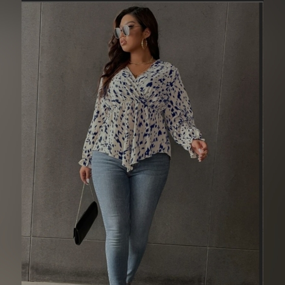 gorgeous plussize v neck blouse flattering - Picture 3 of 7